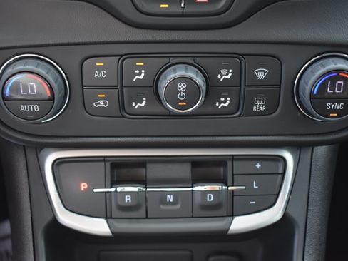 Used 2023 GMC Terrain SLE w/ Driver Convenience Package FWD image 26