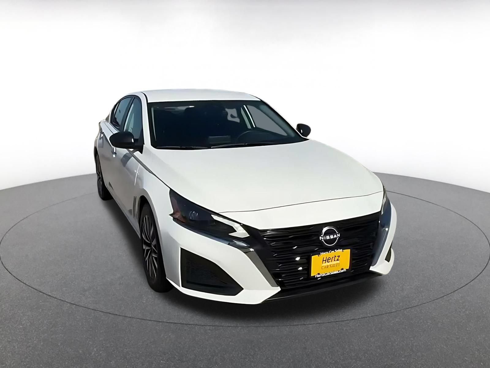 Used 2025 Nissan Altima 2.5 SV FWD image 3