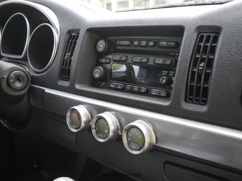 Used 2005 Chevrolet SSR w/ Preferred Equipment Group RWD image 40