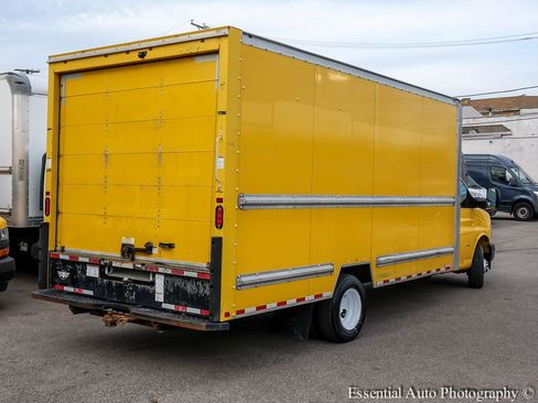 Used 2019 GMC Savana 3500 Extended w/ Driver Convenience Package image 4