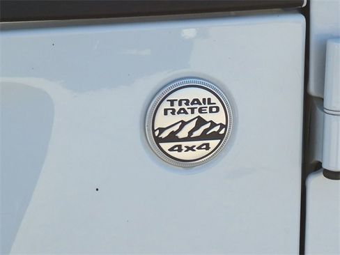 Used 2021 Jeep Gladiator Sport image 13