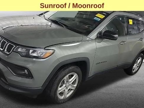 Used 2023 Jeep Compass Latitude w/ Sun and Sound Group AWD/4WD image 4