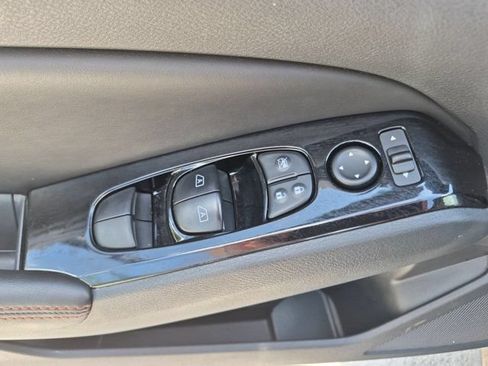 Used 2025 Nissan Altima 2.5 SR FWD image 13