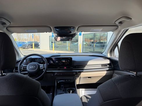New 2026 Kia Carnival LX FWD image 21