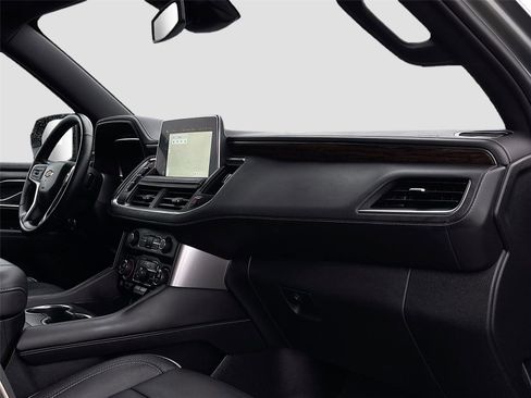 Used 2023 Chevrolet Suburban Premier image 30