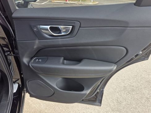 Used 2025 Volvo XC60 B5 Plus image 32