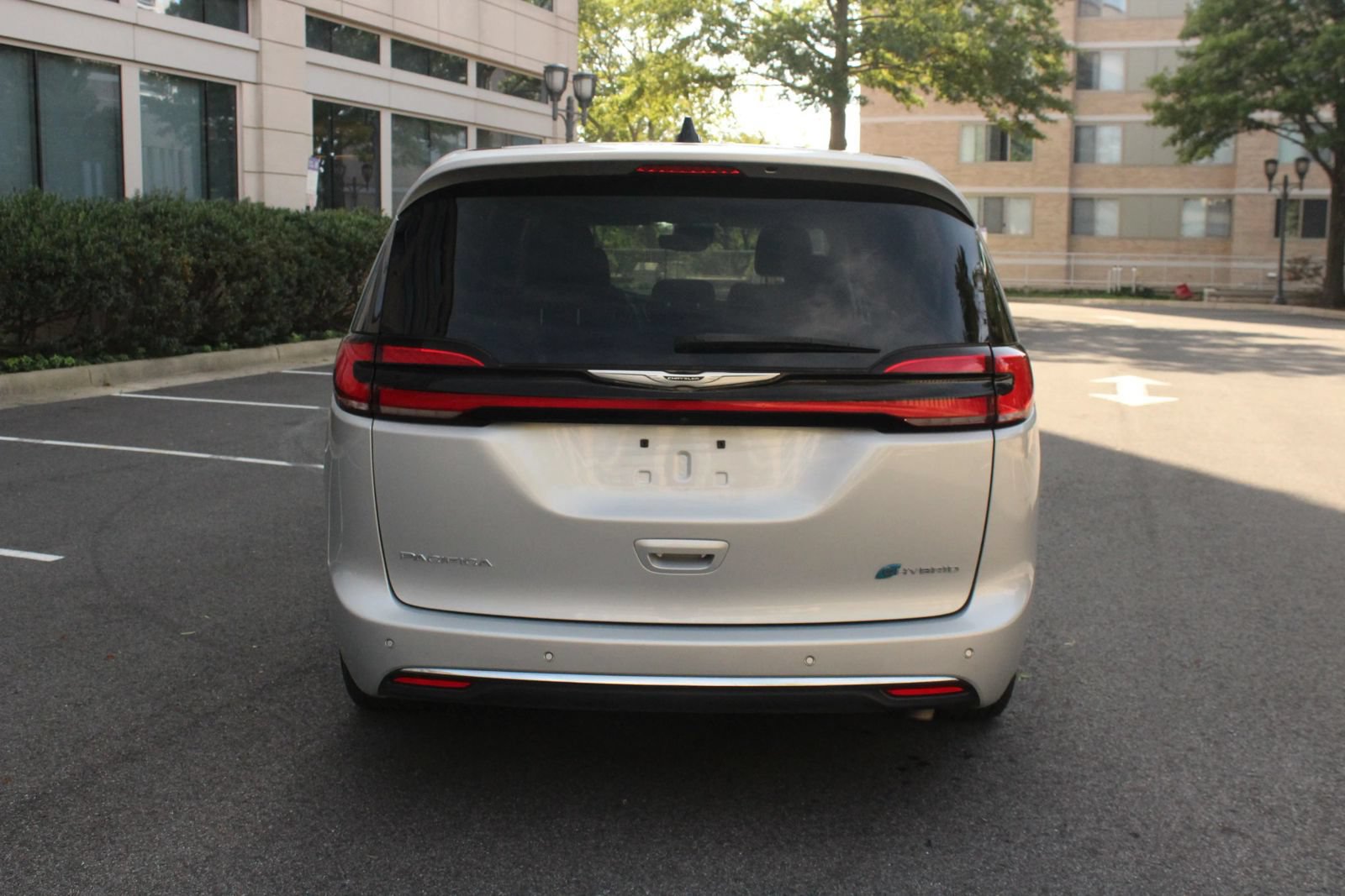 Used 2023 Chrysler Pacifica Touring-L FWD image 8