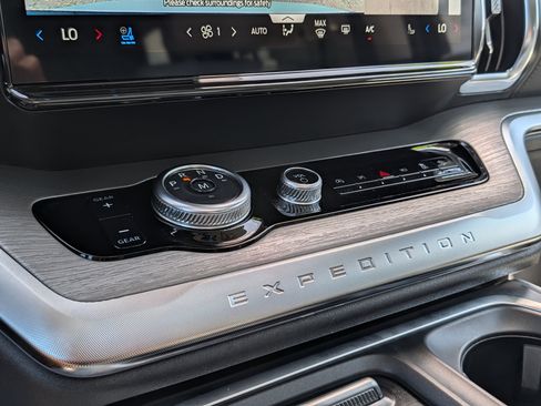 Certified 2025 Ford Expedition Platinum AWD/4WD image 37