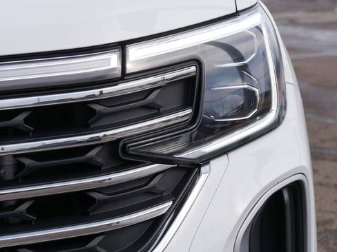 Certified 2025 Volkswagen Atlas SE w/ Panoramic Sunroof Package image 10