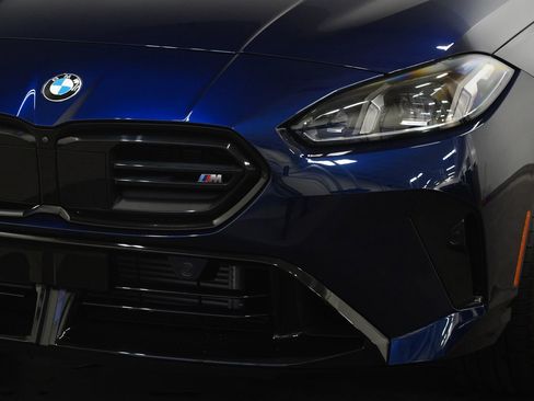 Used 2025 BMW M235i xDrive w/ Premium Package image 9