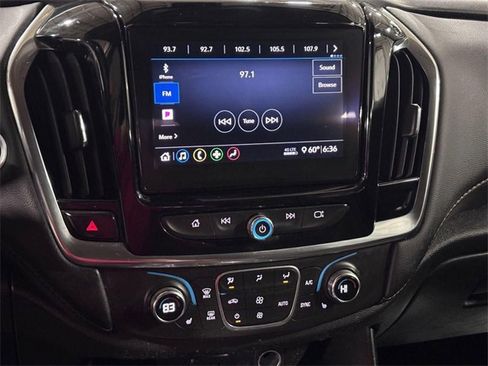 Used 2020 Chevrolet Traverse LT image 21