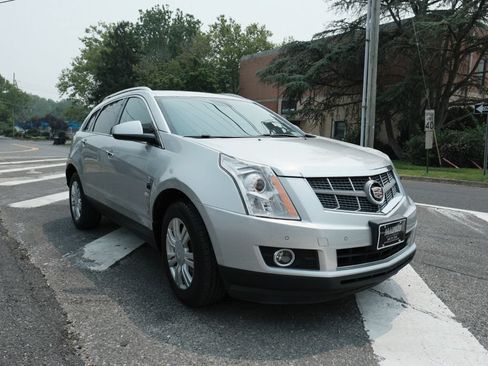 Used 2011 Cadillac SRX Luxury FWD image 3