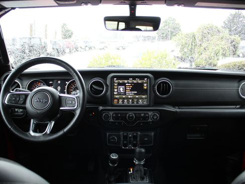 Used 2018 Jeep Wrangler Unlimited Sahara AWD/4WD image 28