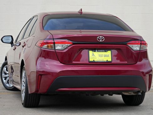 Used 2022 Toyota Corolla LE FWD image 5