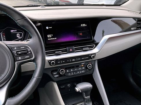 Used 2021 Kia Niro EX Premium image 8