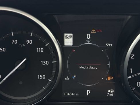 Used 2017 Land Rover Discovery HSE Luxury image 23