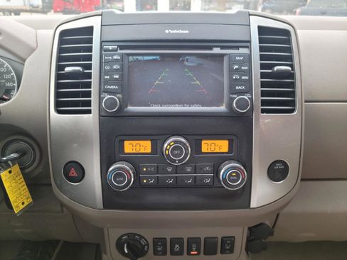 Used 2013 Nissan Frontier SL w/ Moonroof Pkg image 11