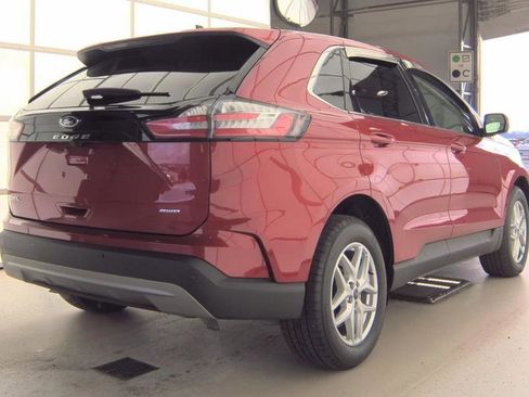 Used 2024 Ford Edge SEL w/ Convenience Package image 4