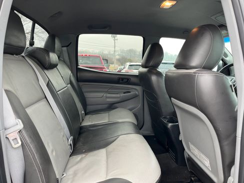 Used 2014 Toyota Tacoma 4x4 Double Cab w/ SR5 Package image 14