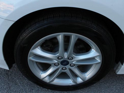 Used 2018 Ford Fusion SE FWD image 12