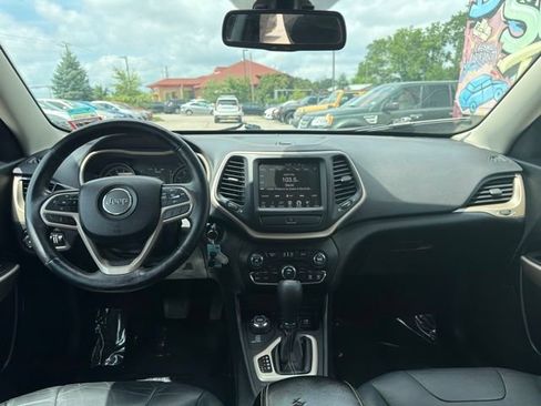 Used 2017 Jeep Cherokee Latitude w/ True North Edition AWD/4WD image 7
