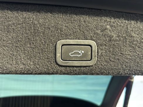 Used 2016 Volvo XC60 T6 Platinum image 23