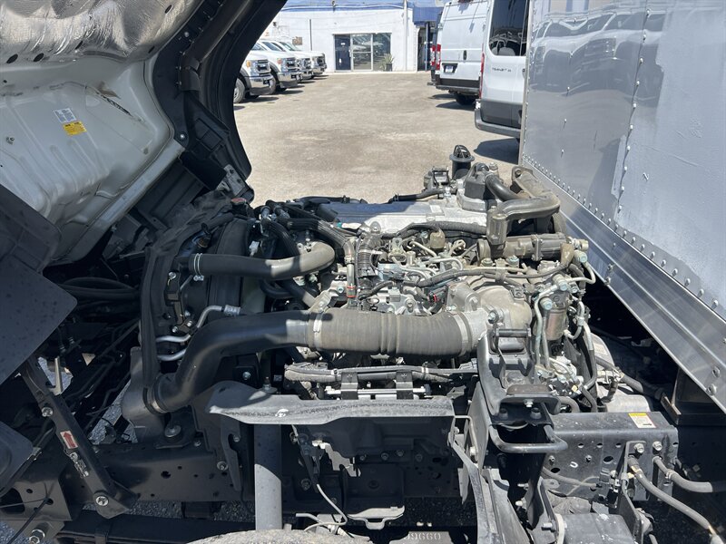 Used 2023 Isuzu NPR RWD image 9