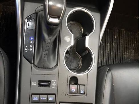 Used 2022 Toyota Highlander XLE image 18