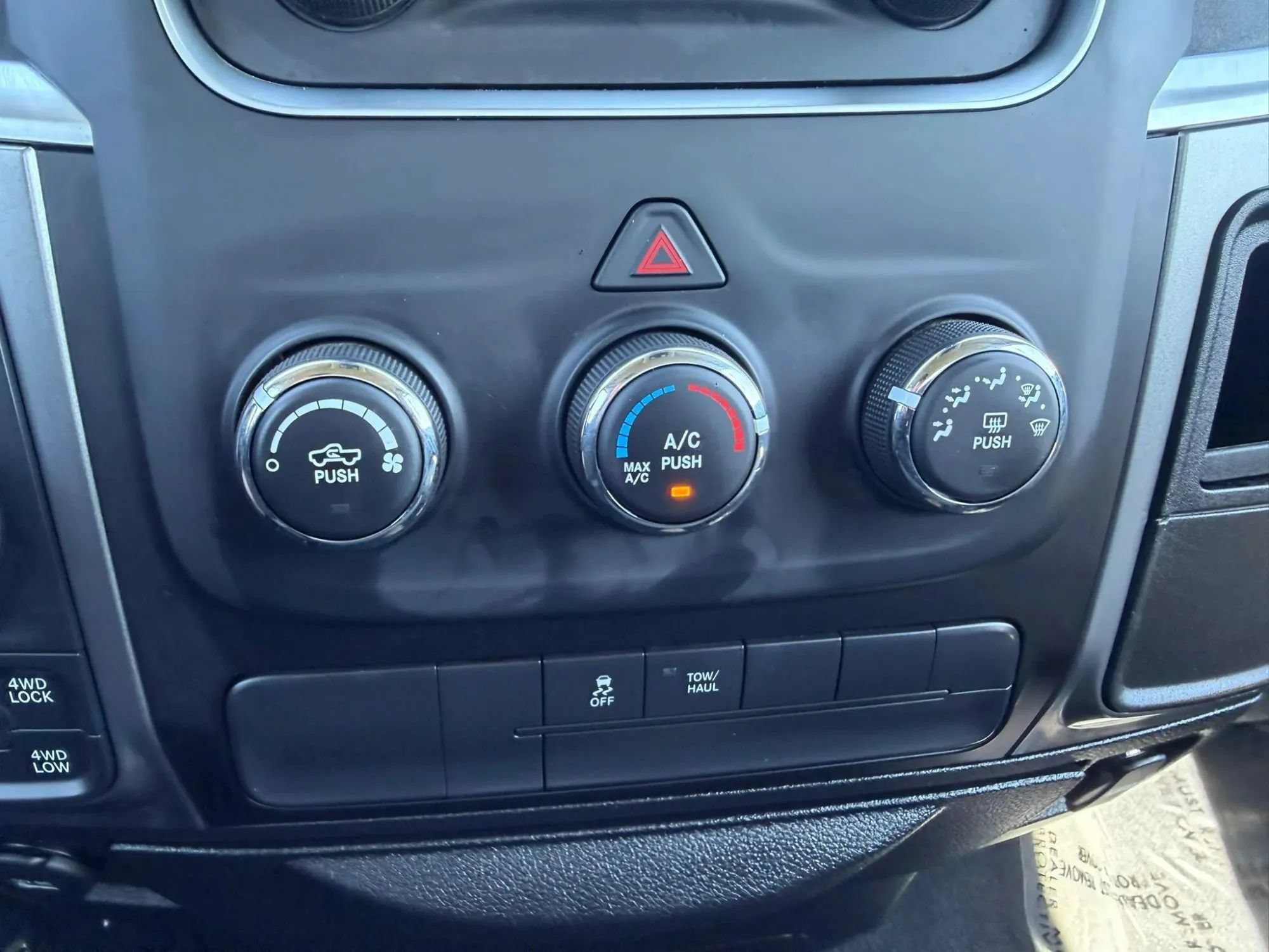 Used 2022 RAM 1500 Classic SLT AWD/4WD image 27