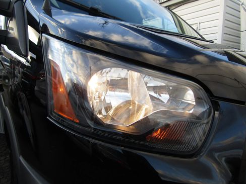 Used 2018 Ford Transit 150 XL image 36