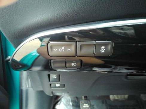 Used 2021 Toyota Prius Prime XLE image 33