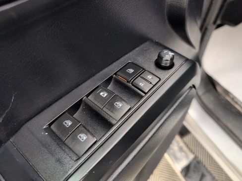 Used 2019 Toyota Tacoma SR w/ SR Convenience Package RWD image 33