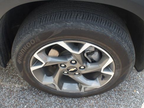 Used 2025 Chevrolet Trax LT FWD image 4