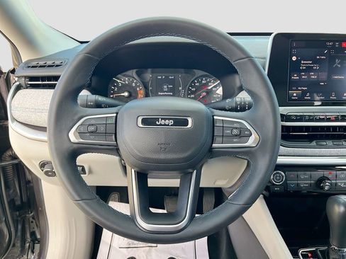 Certified 2022 Jeep Compass Latitude image 11