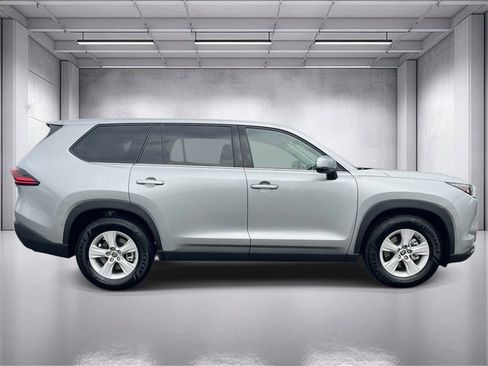 Used 2025 Toyota Grand Highlander FWD image 2