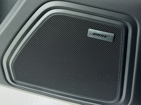 Certified 2025 Porsche Macan AWD/4WD image 12