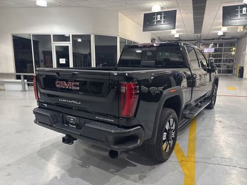 Used 2024 GMC Sierra 2500 Denali w/ Technology Package AWD/4WD image 9
