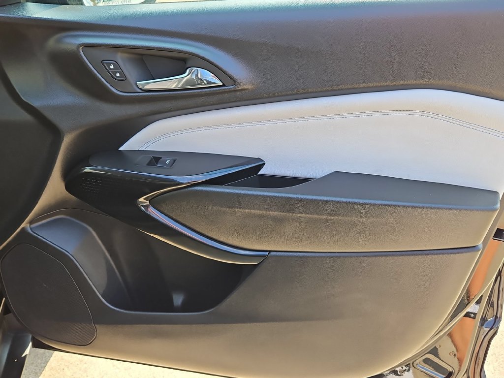 Used 2025 Chevrolet Trax LT w/ LT Convenience Package FWD image 33