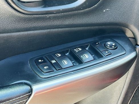 Used 2021 Jeep Cherokee Latitude image 18