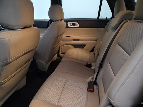 Used 2015 Ford Explorer XLT FWD image 18