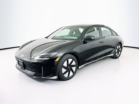 Used 2024 Hyundai Ioniq 6 SE RWD image 3