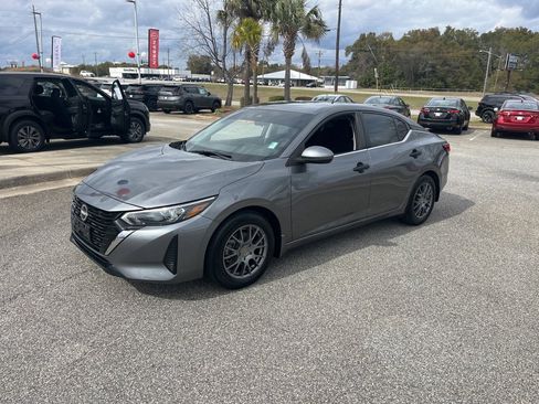 Used 2024 Nissan Sentra S image 3
