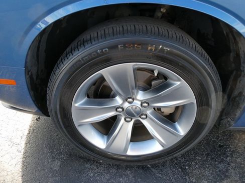 Used 2022 Dodge Challenger SXT image 10