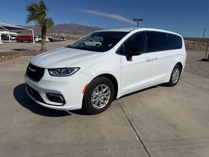 Certified 2024 Chrysler Pacifica Touring-L