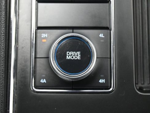 Used 2024 Ford Expedition XLT image 32