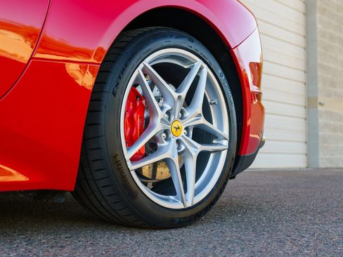Used 2015 Ferrari California T RWD image 54