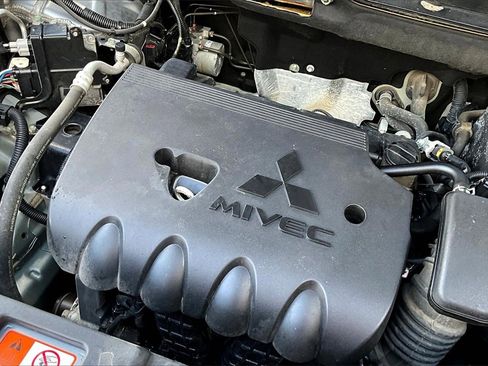 Used 2020 Mitsubishi Outlander SEL image 35