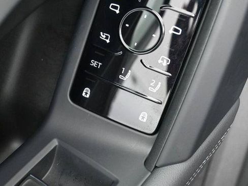 Used 2025 Audi Q5 Premium w/ Convenience Package AWD/4WD image 13