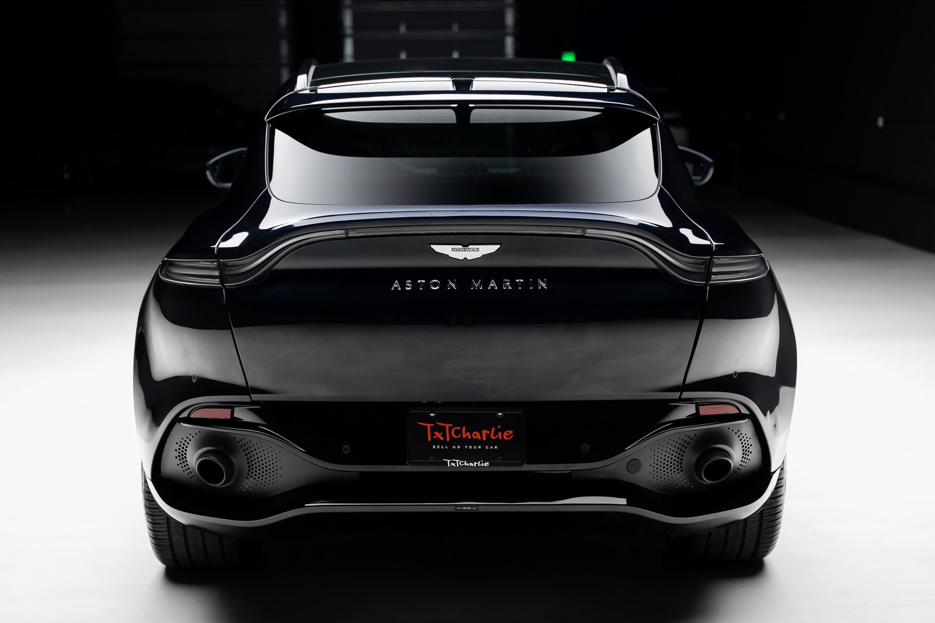 Used 2021 Aston Martin DBX AWD/4WD image 25