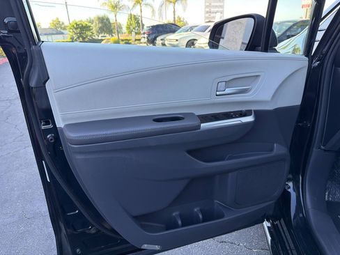 Used 2024 Toyota Sienna XLE FWD image 45